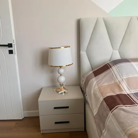 Central Apartment With Balcony Appartamento *